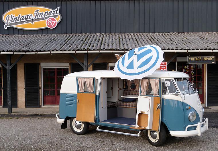 e-Bulli : Volkswagen électrifie son van Combi des 60', mais conserve son  côté vintage